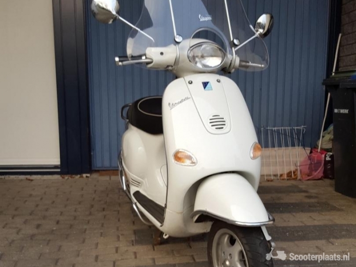 Vespa LX 50 wit